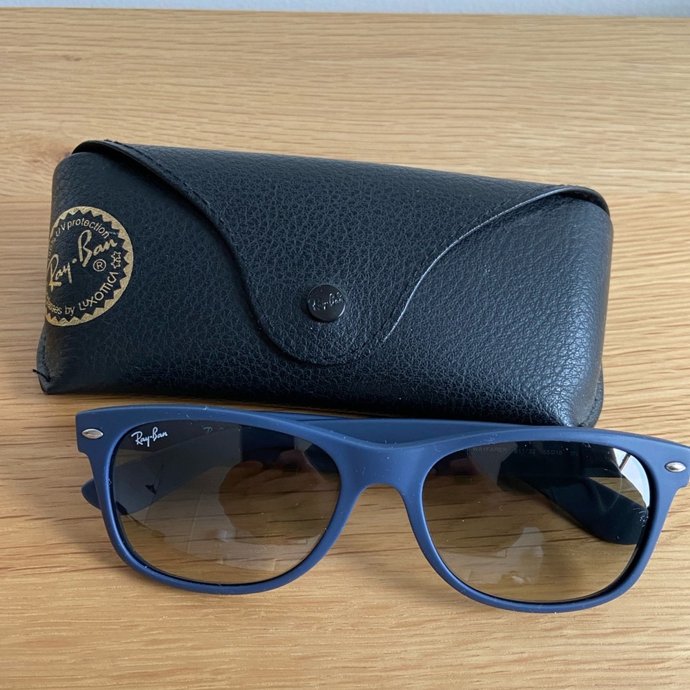 Ray-Ban Wayfarer Matte Navy Blue